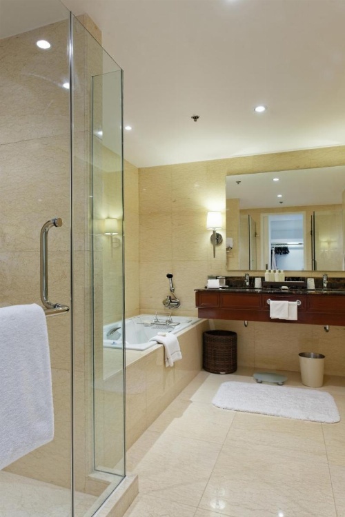 Raffles Makati Hotel image 8